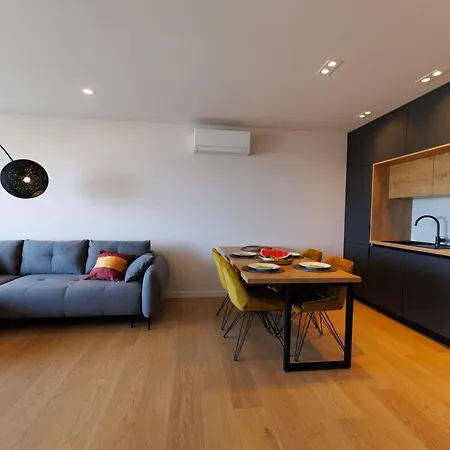 Luxury Narona Sea&city View 公寓 *